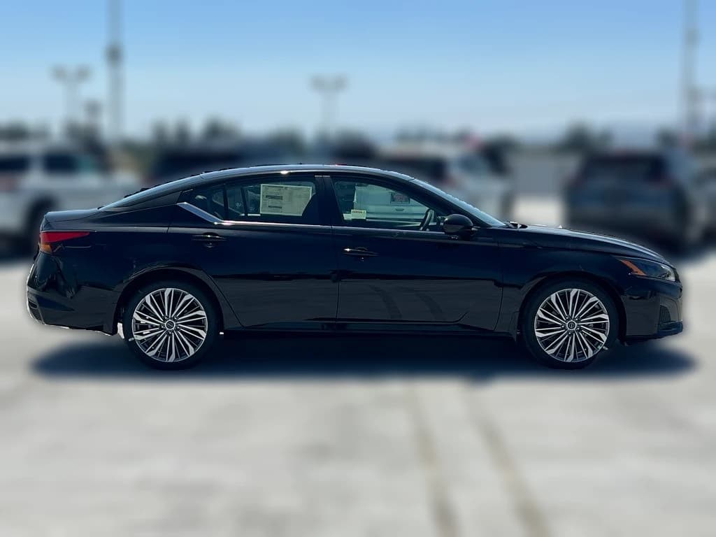 Nissan Altima SV FWD 2026 — side view