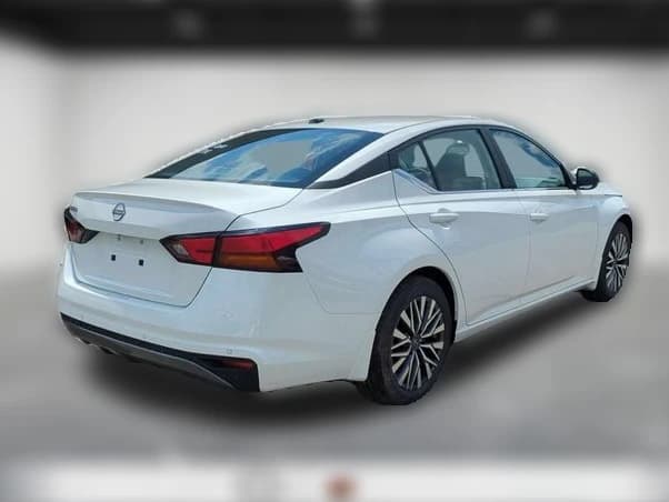 Nissan Altima SV FWD 2026 — side view