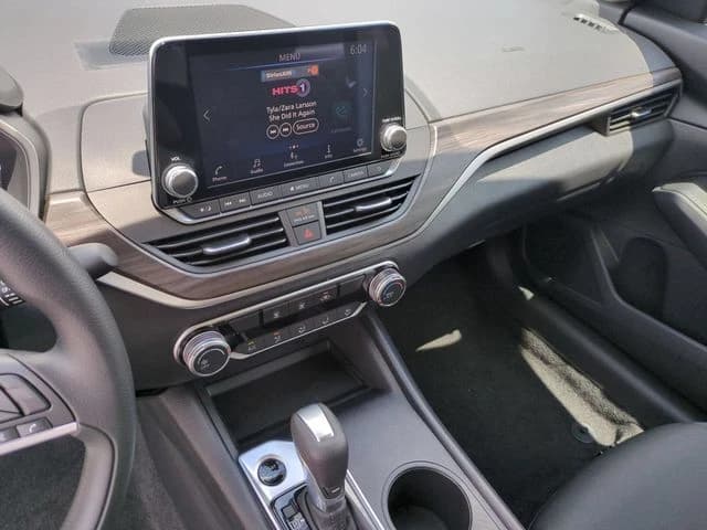Nissan Altima SV FWD 2026 — side view