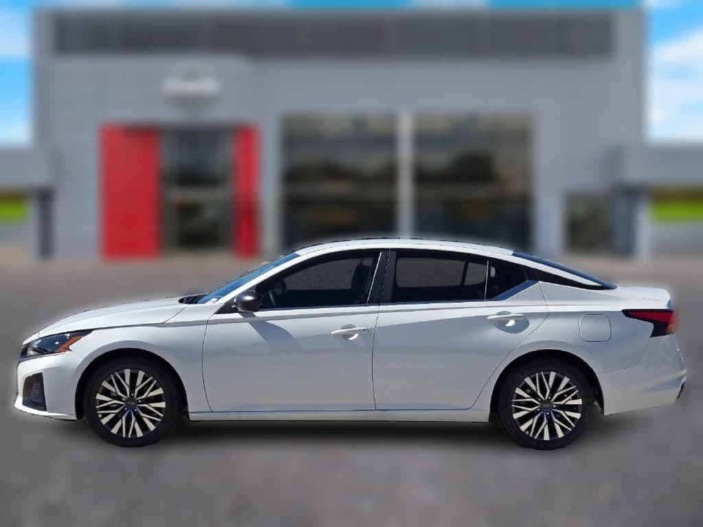 Nissan Altima SV FWD 2026 — side view