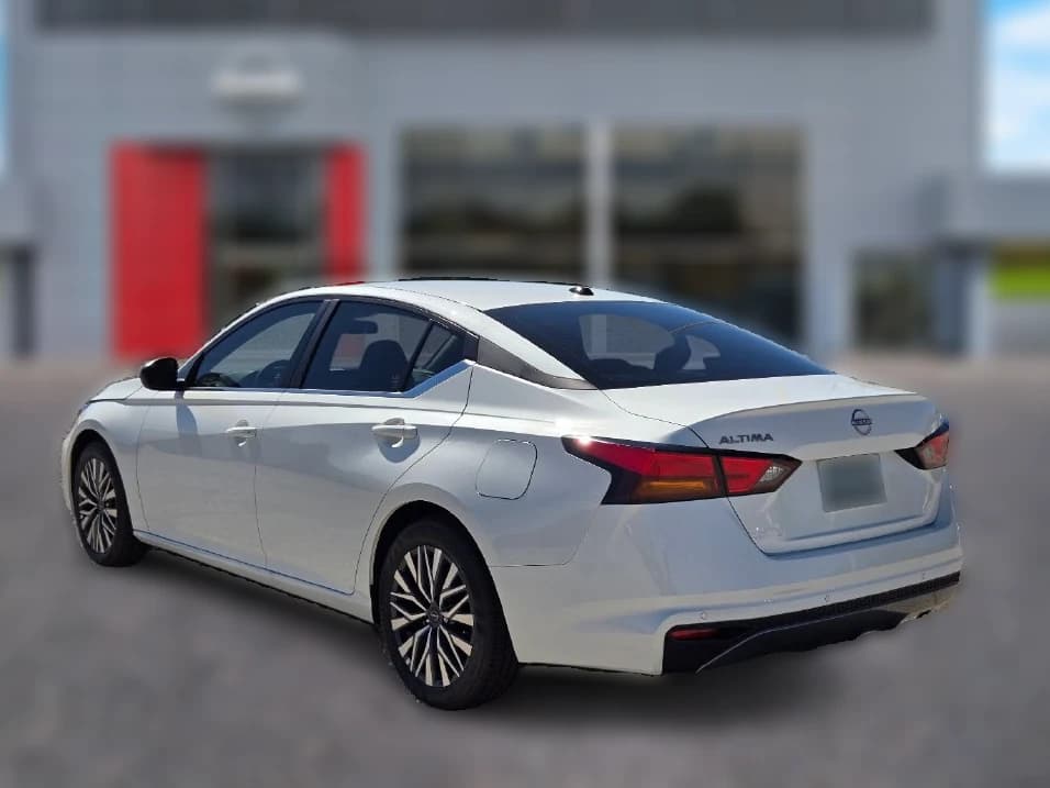 Nissan Altima SV FWD 2026 — side view