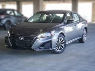 Nissan Altima SV FWD