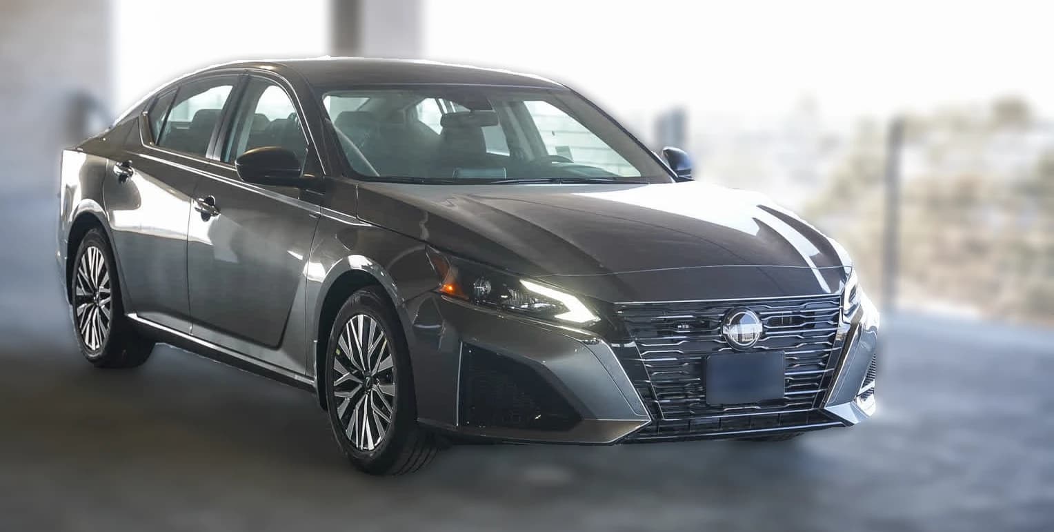 Nissan Altima SV FWD 2026 — side view