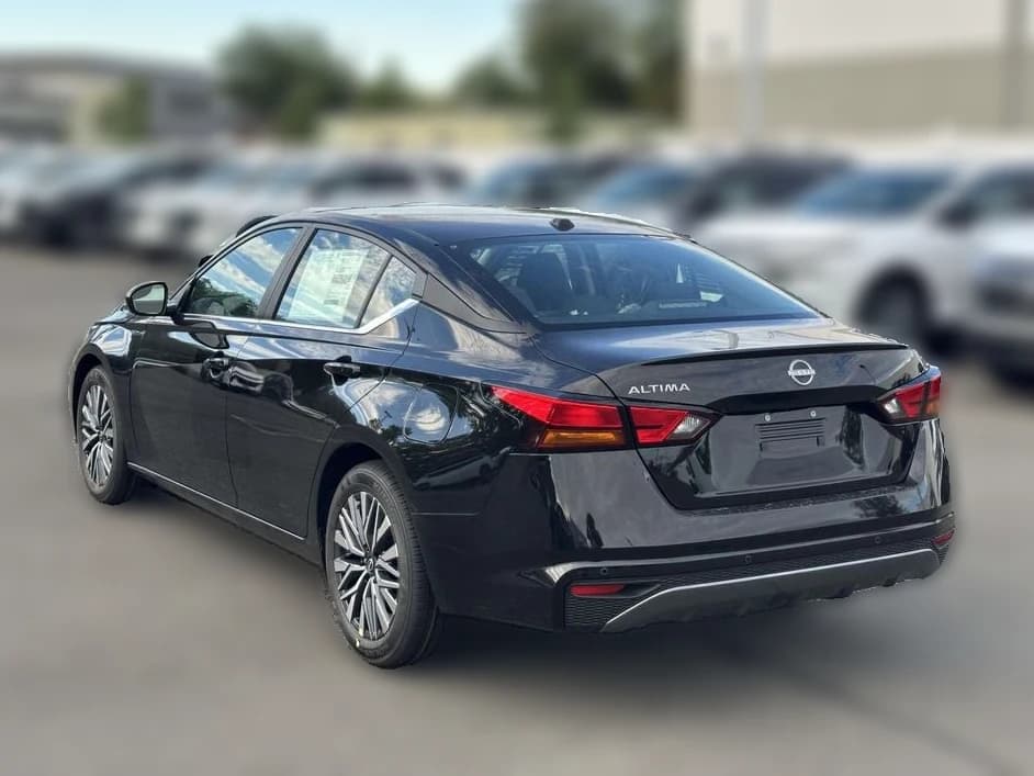 Nissan Altima SV FWD 2026 — side view