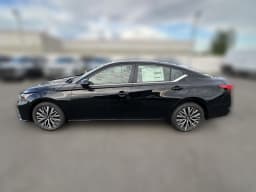 Nissan Altima SV FWD 2026 — side view
