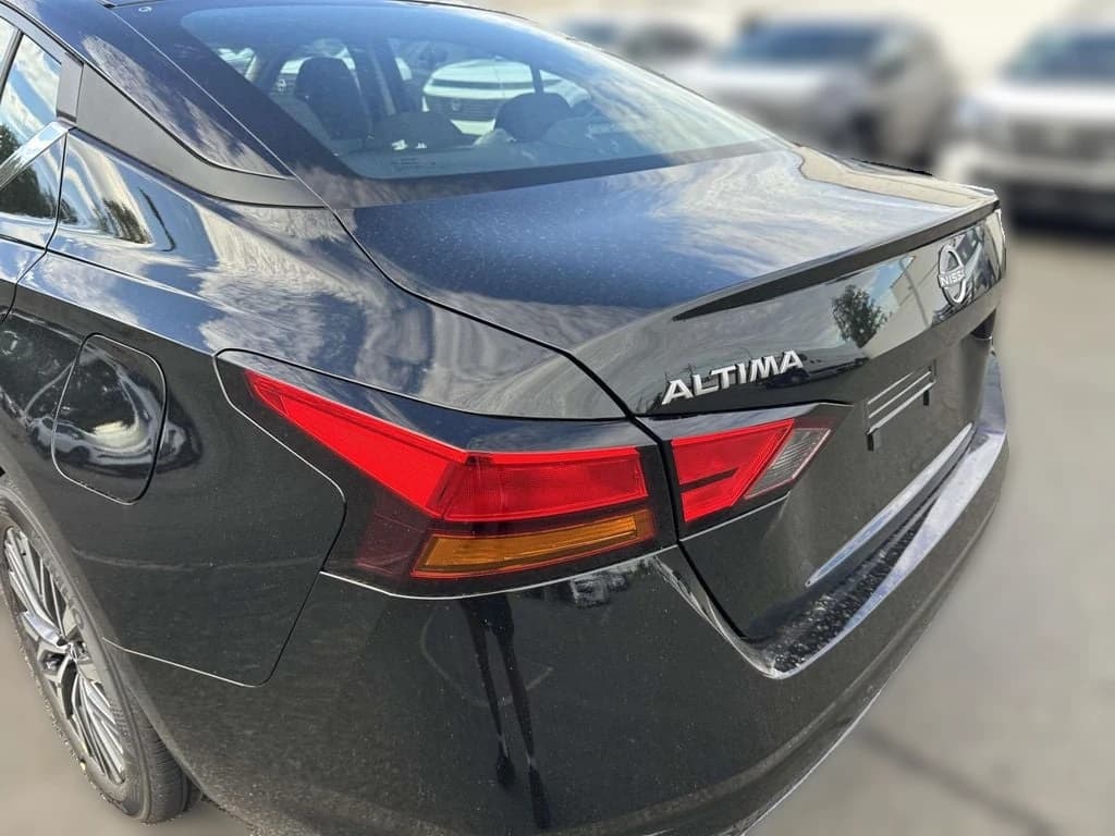 Nissan Altima SV FWD 2026 — side view