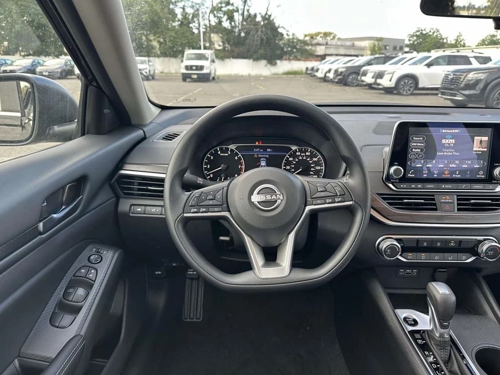 Nissan Altima SV FWD 2026 — side view