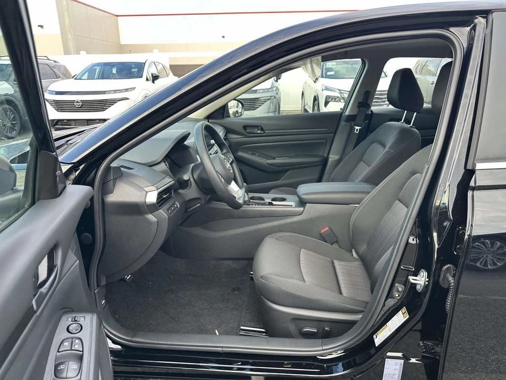 Nissan Altima SV FWD 2026 — side view