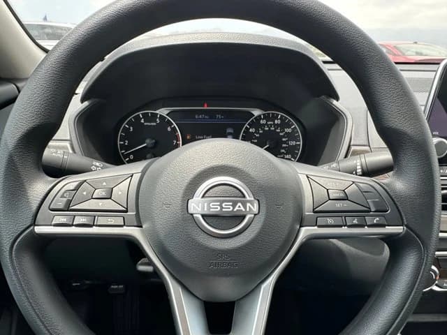 Nissan Altima SV FWD 2026 — side view