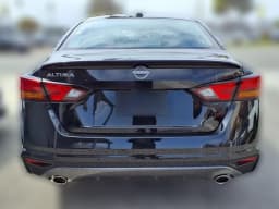 Nissan Altima SV FWD 2026 — side view