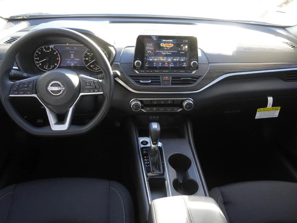 Nissan Altima SV FWD 2026 — side view