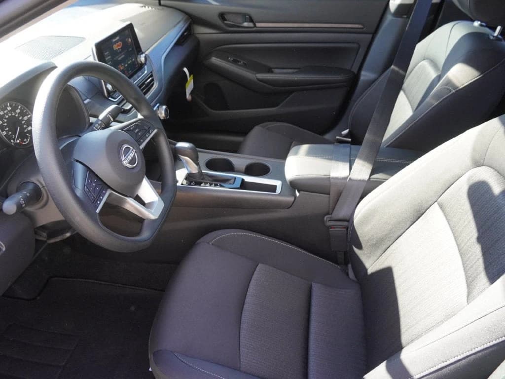Nissan Altima SV FWD 2026 — side view
