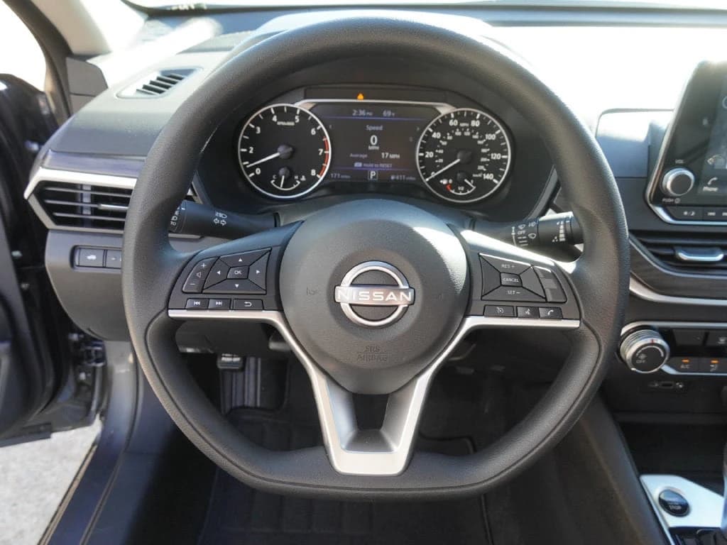 Nissan Altima SV FWD 2026 — side view