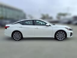 Nissan Altima SV FWD 2026 — side view