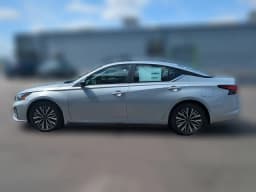 Nissan Altima SV FWD 2026 — side view