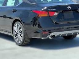 Nissan Altima SV FWD 2026 — side view