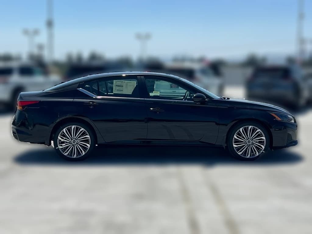 Nissan Altima SV FWD 2026 — side view