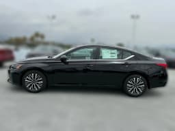 Nissan Altima SV FWD 2026 — side view
