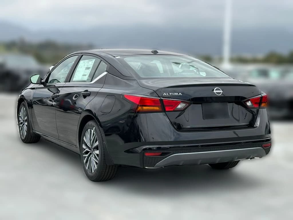 Nissan Altima SV FWD 2026 — side view
