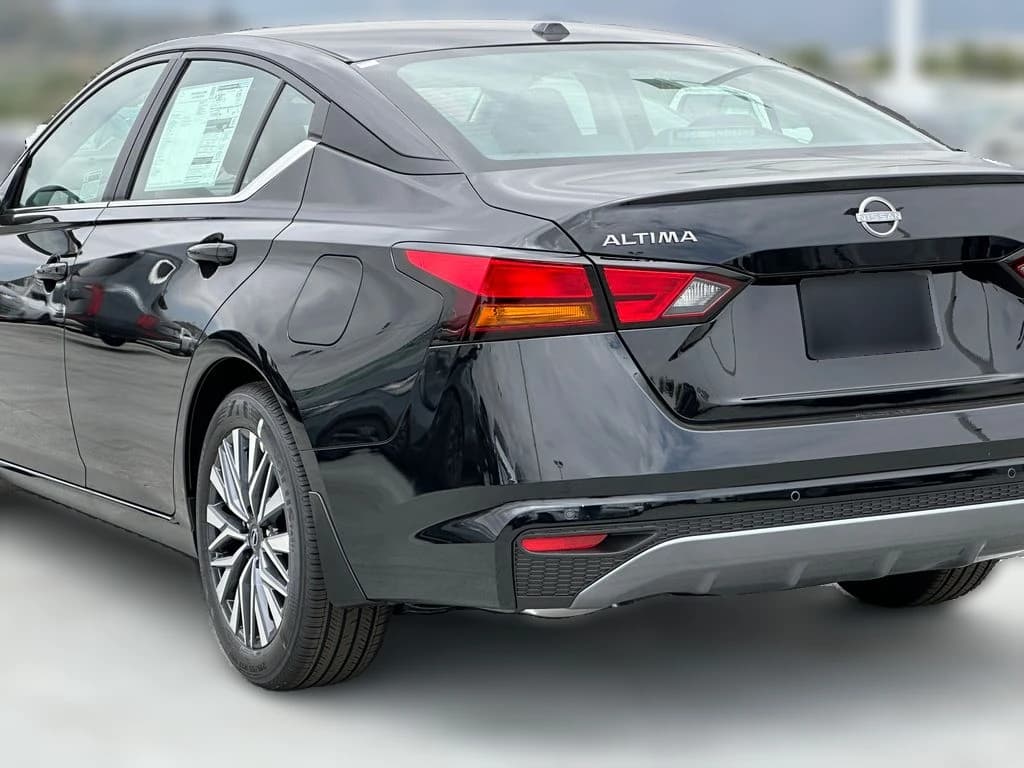 Nissan Altima SV FWD 2026 — side view