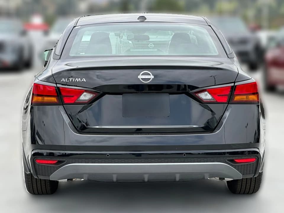 Nissan Altima SV FWD 2026 — side view