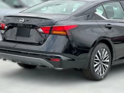 Nissan Altima SV FWD 2026 — side view