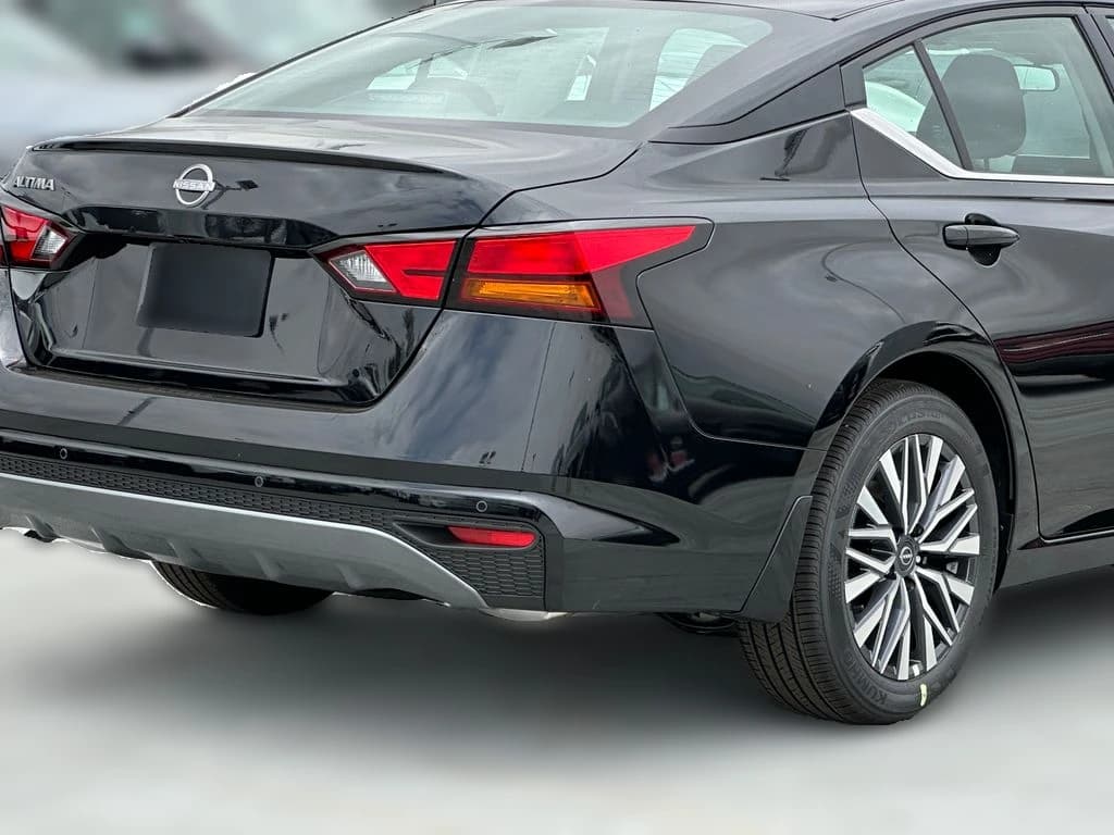 Nissan Altima SV FWD 2026 — side view