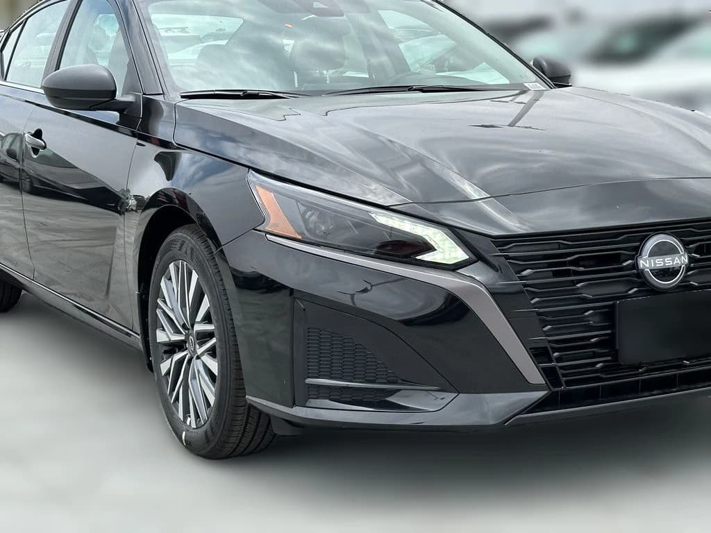 Nissan Altima SV FWD 2026 — side view