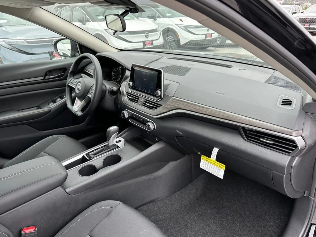 Nissan Altima SV FWD 2026 — side view