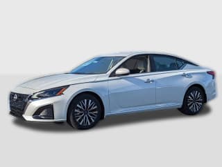 Nissan Altima SV FWD