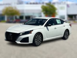 Nissan Altima SV FWD