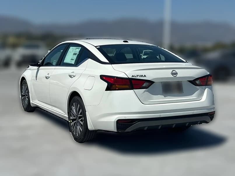 Nissan Altima SV FWD 2026 — side view