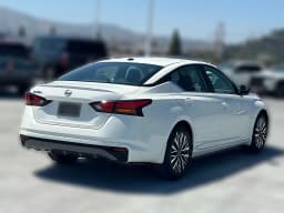 Nissan Altima SV FWD 2026 — side view