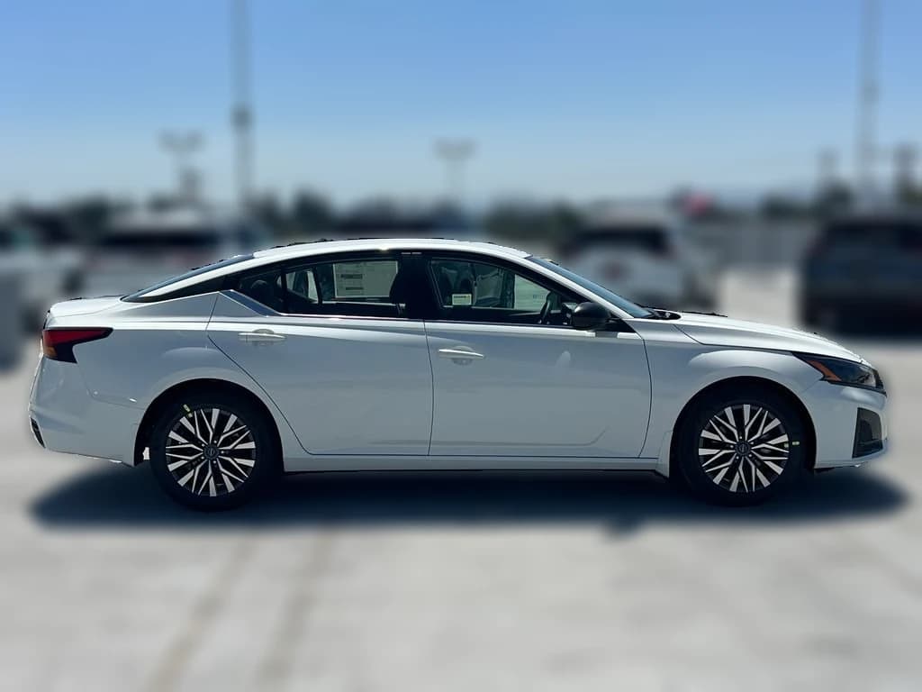 Nissan Altima SV FWD 2026 — side view