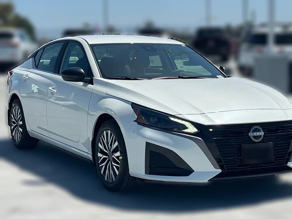 Nissan Altima SV FWD 2026 — side view
