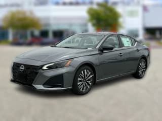 Nissan Altima SV FWD