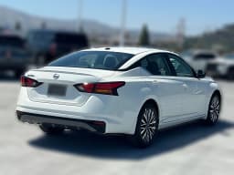 Nissan Altima SV FWD 2026 — side view