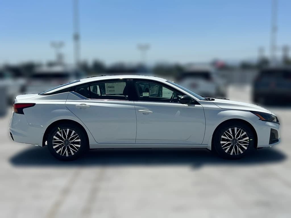 Nissan Altima SV FWD 2026 — side view