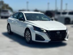 Nissan Altima SV FWD 2026 — side view