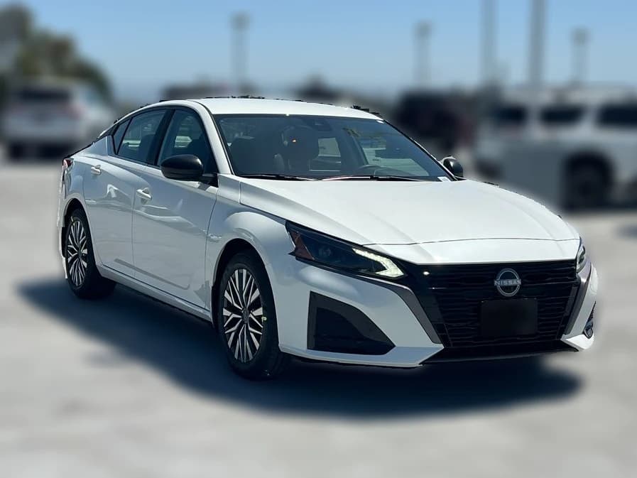 Nissan Altima SV FWD 2026 — side view