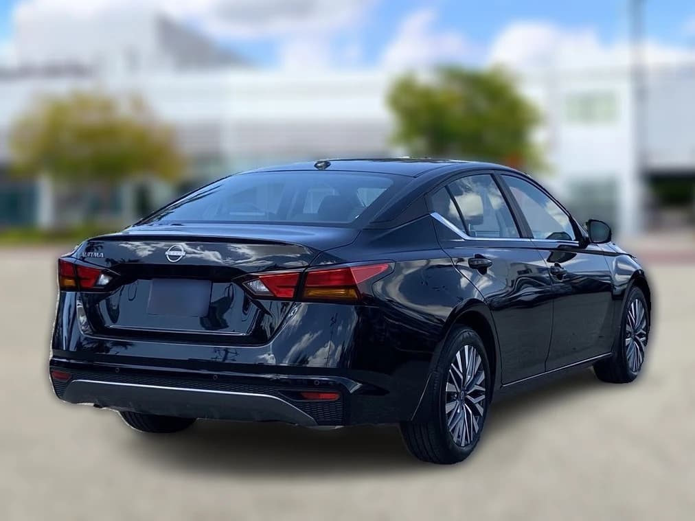 Nissan Altima SV FWD 2026 — side view