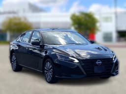 Nissan Altima SV FWD 2026 — side view