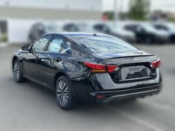Nissan Altima SV AWD 2026 — side view