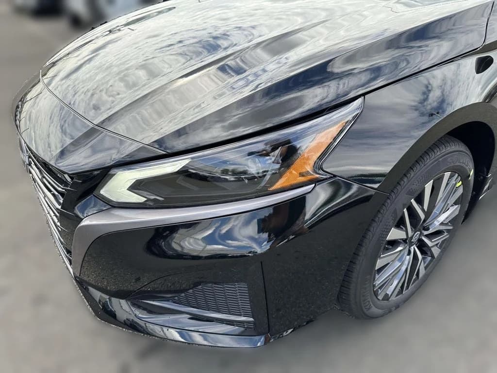 Nissan Altima SV AWD 2026 — side view