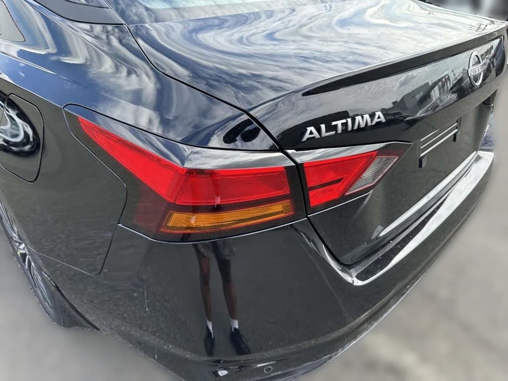 Nissan Altima SV AWD 2026 — side view