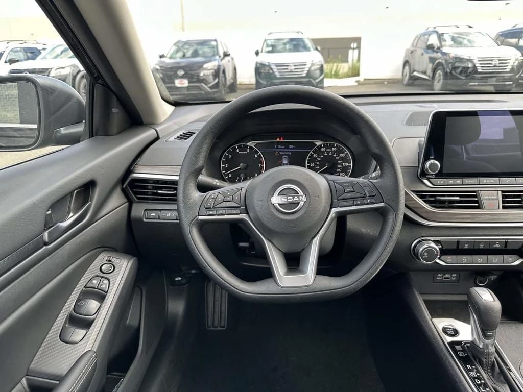 Nissan Altima SV AWD 2026 — side view