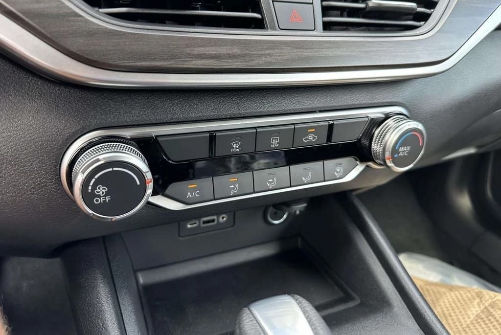 Nissan Altima SV AWD 2026 — side view