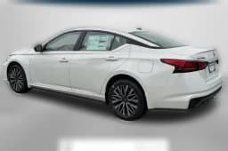 Nissan Altima SV AWD 2026 — side view