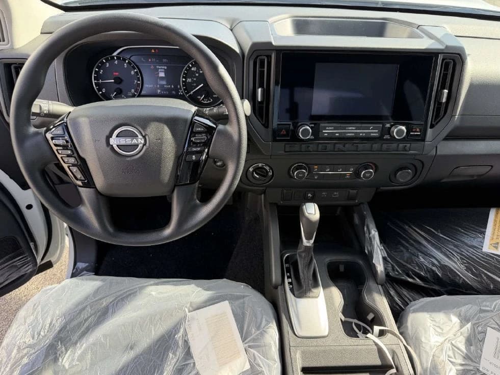 Nissan Frontier S King Cab 4x4 2027 — side view
