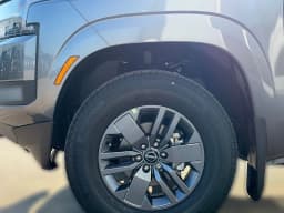 Nissan Frontier SV Crew Cab 4x2 2027 — side view
